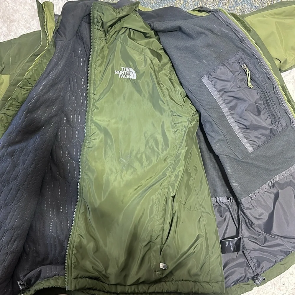 The North Face Amplitude Triclimate Hyvent Jacket Size M Men's two toned Green